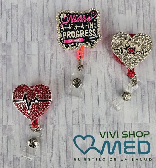 Yoyo Portagafete Retractil Corazon Electro Nurse